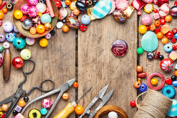 Reciclagem Criativa: Como Fazer Jóias Únicas com Materiais de Casa